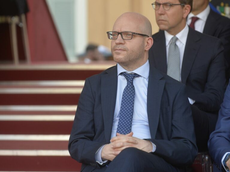 Fontana “Tanti decreti, invertire la tendenza”
