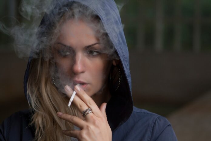 donna che fuma