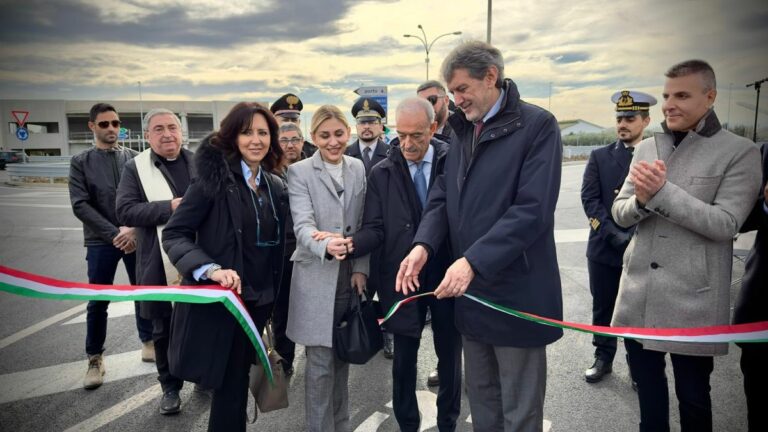 Presidente Marsilio inaugura rotatoria zona industriale di Vasto