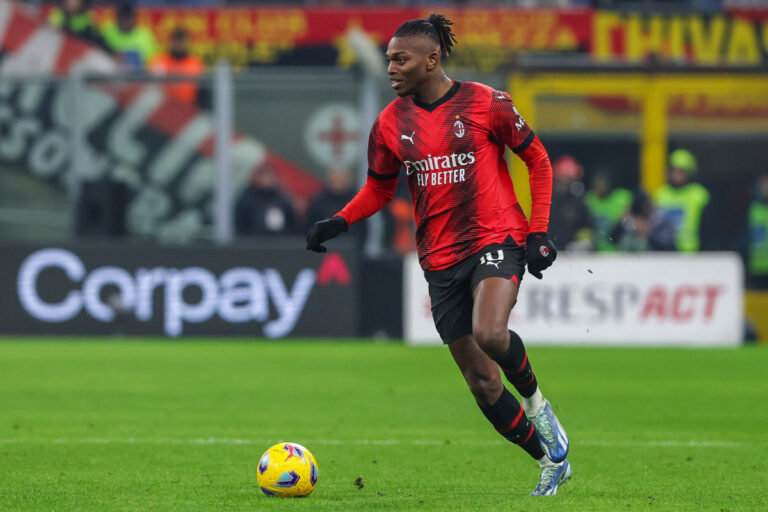 Leao “Pioli merita il meglio, il campionato è lungo”