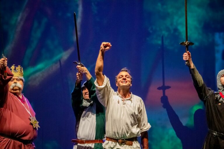 Al Teatro Duse di Bologna, Befana solidale con “La spada nella roccia”