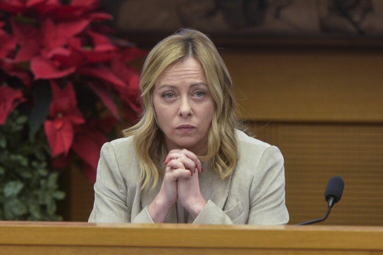 Meloni “L’Italia onora la memoria di Piersanti Mattarella, un esempio”