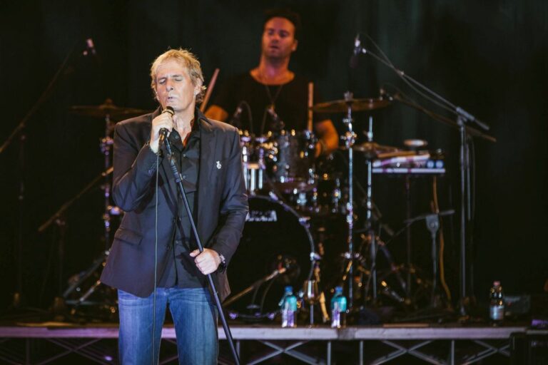 Michael Bolton operato per un tumore al cervello, tour annullato
