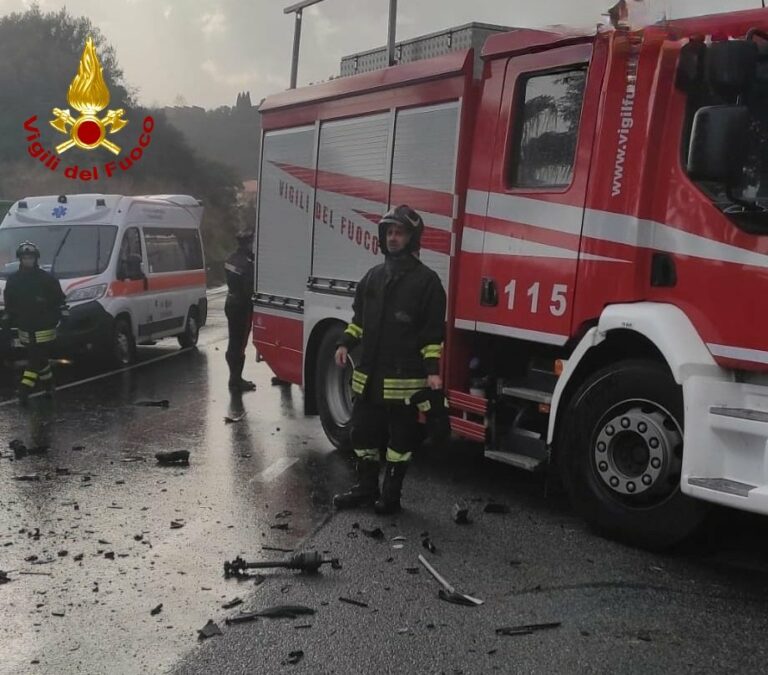 Scontro tra due auto nel Catanzarese, morti 4 giovani