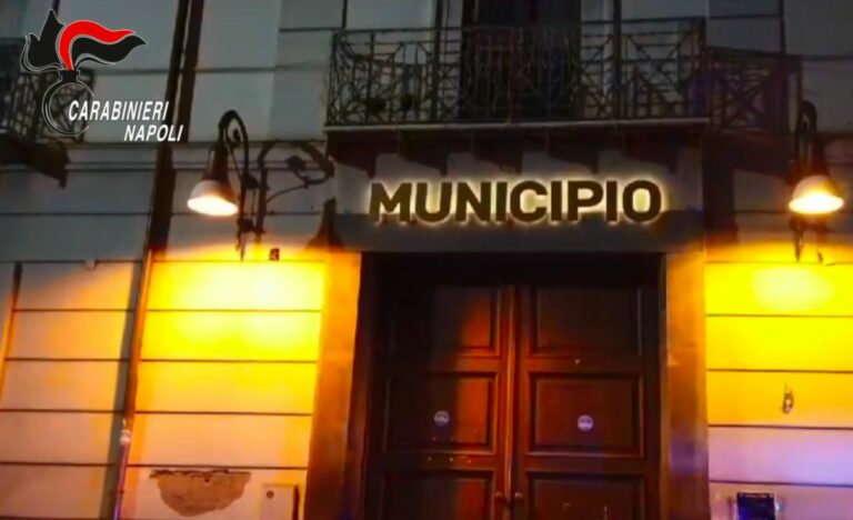 Corruzione al Comune di Palma Campania, otto misure cautelari