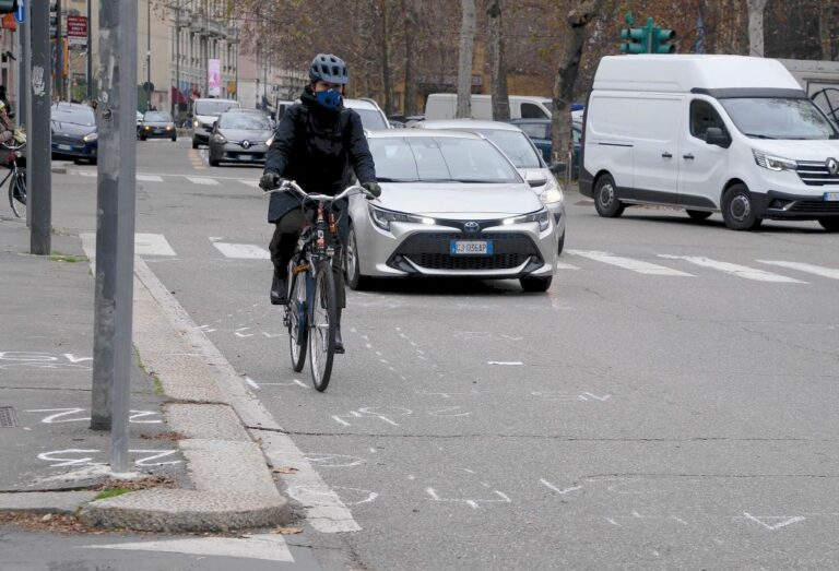 Incidenti stradali, ciclista investito e ucciso a Milano