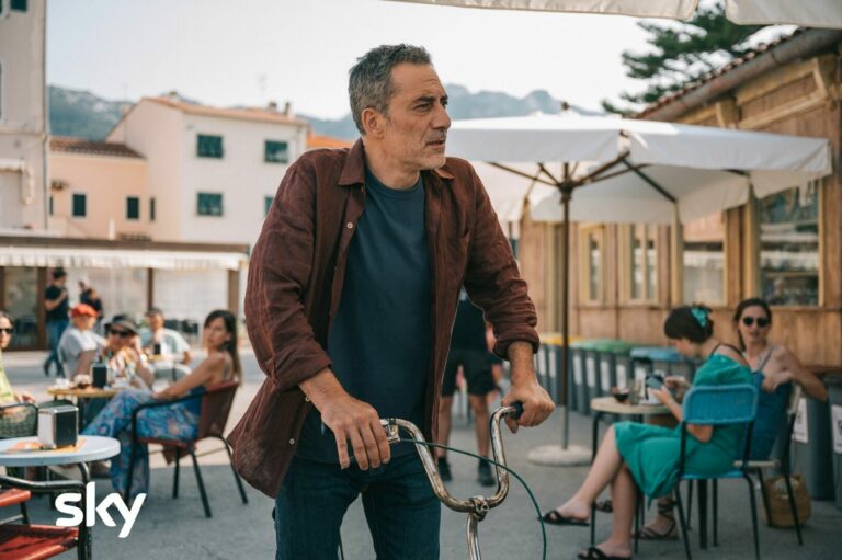 “I delitti del BarLume”, tre nuove storie su Sky