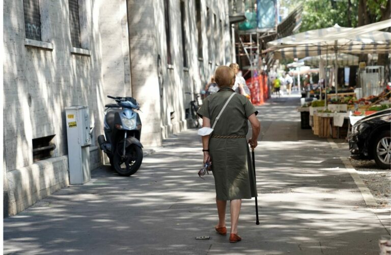 Comune di Milano, progetto “Cura” per assistenza domiciliare ad anziani