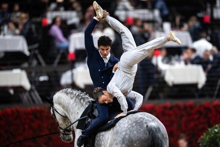 Equitazione azzurra d’oro in Coppa del mondo nel pas de deux