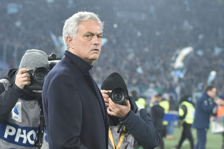 La Roma esonera Mourinho, De Rossi nuovo allenatore