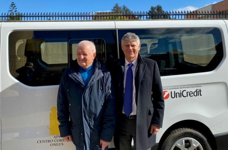 Unicredit dona un pulmino al Centro di accoglienza per disabili “Corradini”