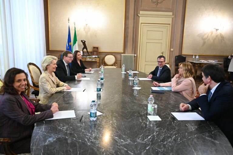 Von der Leyen con Meloni a Forlì “Ue al fianco dell’Emilia Romagna”