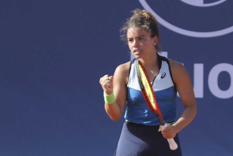 Paolini al 3° turno Australian Open, quattro azzurri eliminati