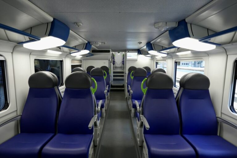 Lombardia, sui binari il primo treno ad alta frequentazione rinnovato