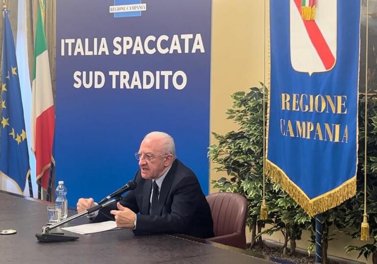 De Luca “Questa sull’Autonomia è una legge truffa, dobbiamo combattere”