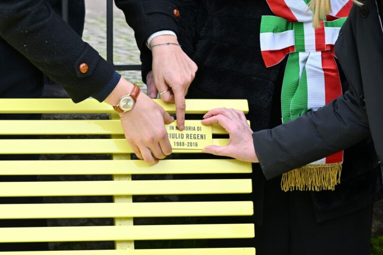 Firenze, intitolata panchina gialla a Giulio Regeni