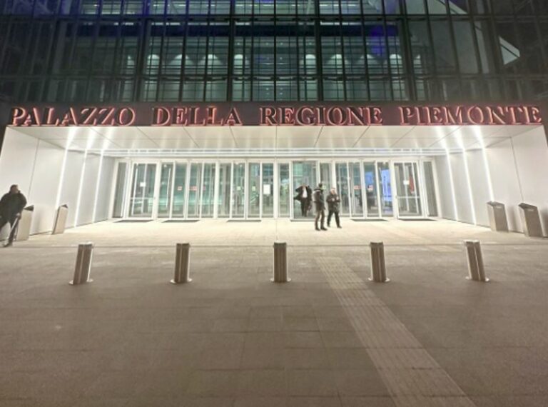 Piemonte, Palazzo Regione si illumina di arancione per vittoria Sinner