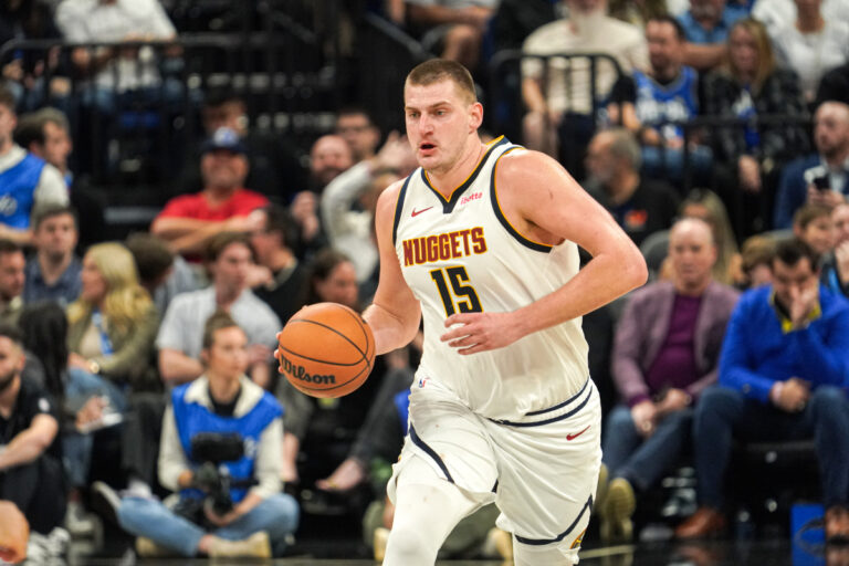 Jokic trascina Denver e Milwaukee va ko, Jazz travolti