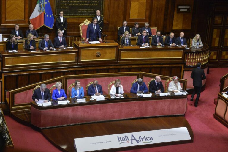 Vertice Italia-Africa, Meloni “Pagina nuova, no a un approccio predatorio” VIDEO