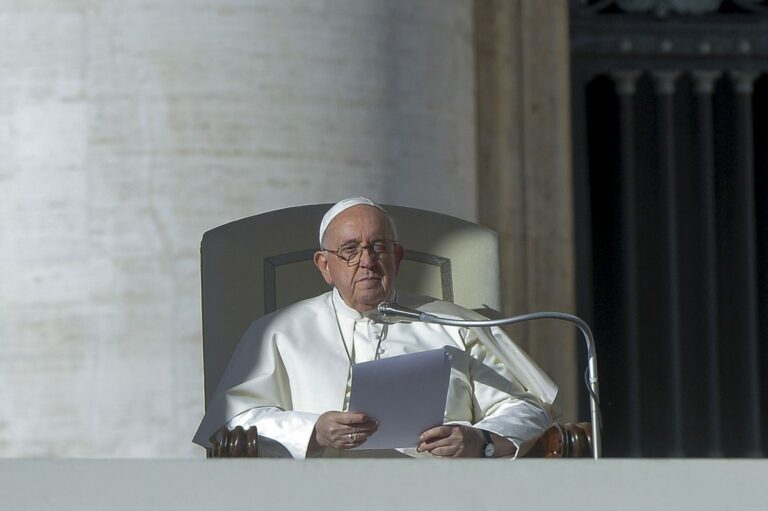 Papa “Dimissioni non sono al centro dei miei pensieri, vado avanti”