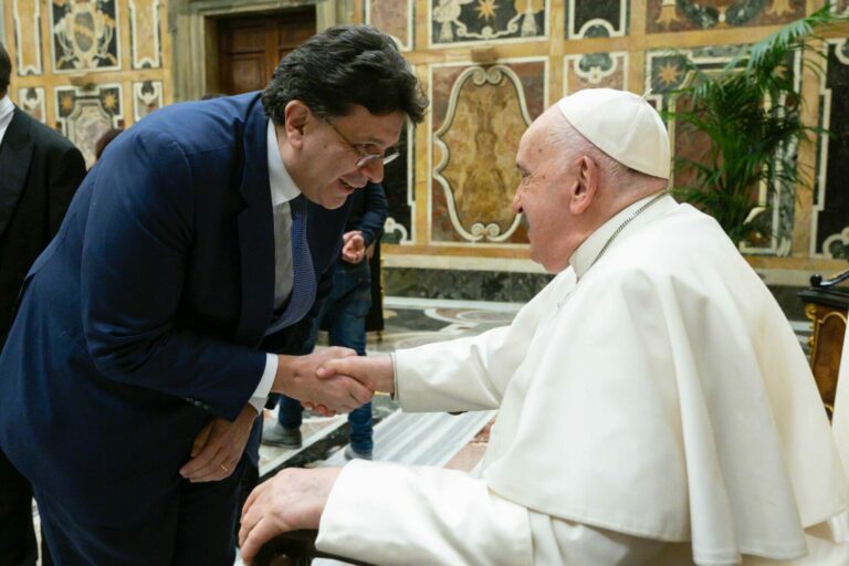 Papa Francesco riceve Italpress per i 5 anni di Athletica Vaticana