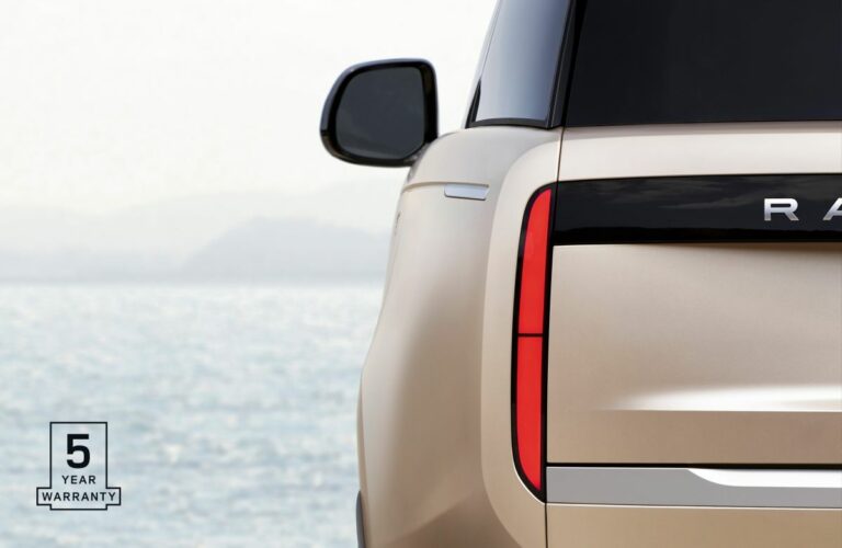 Cinque anni di garanzia su tutti i nuovi modelli Range Rover, Defender e Discovery