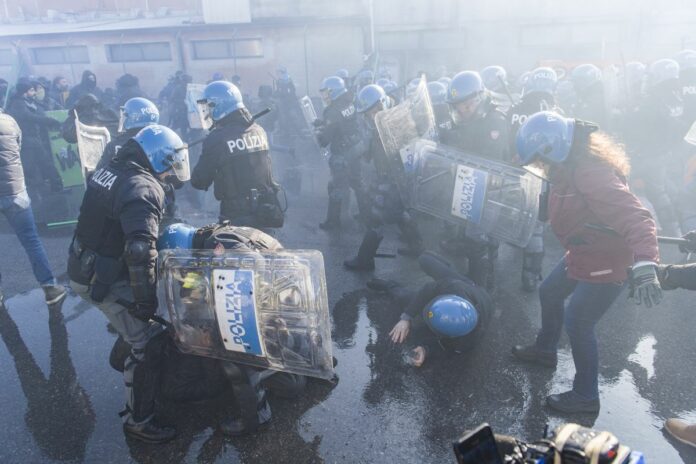 Vicenza - Scontri alla manifestazione contro il Padiglione Israeliano alla Fiera dell’Oro