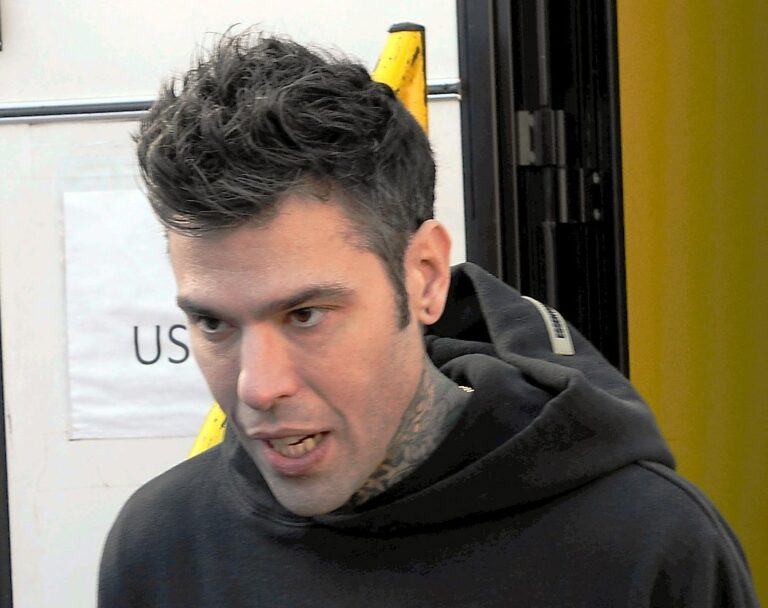 Fedez “Sto bene, non so perchè stiano dicendo che sono in fin di vita”