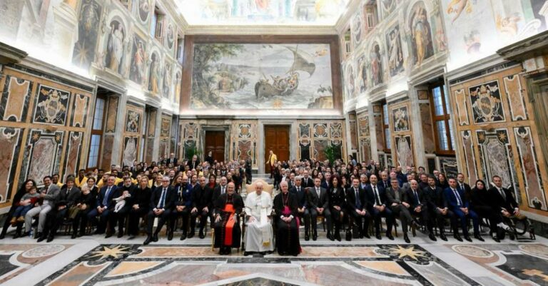 Papa Francesco “Sport mezzo per costruire società e favorire pace”