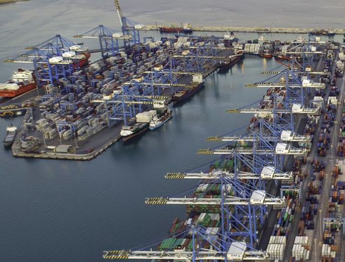 Huthi attacks forced shipping companies to bypassing the Mediterranean