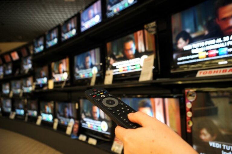 Tempi duri per la pirateria, l’Agcom blocca le prime IpTv illegali