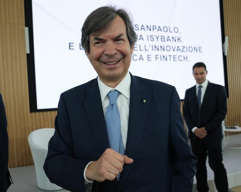 Intesa Sanpaolo, utile netto 2023 tocca i 7,7 mld di euro