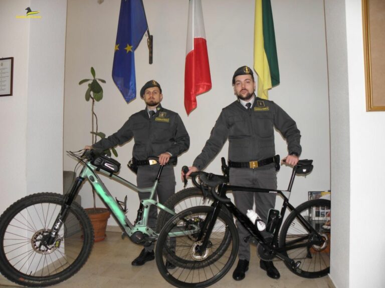 Sondrio, scovate a Livigno centinaia di biciclette di contrabbando