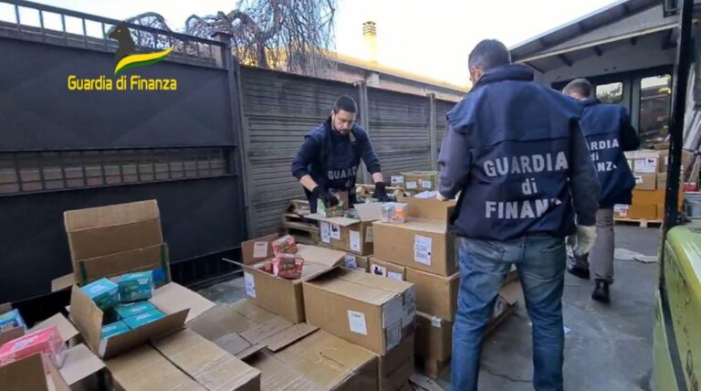 Varese, contrabbando di 12 tonnellate di sigarette elettroniche cinesi