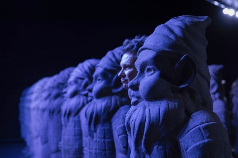 Malpensa, un esercito di terracotta invade la “Porta di Milano”