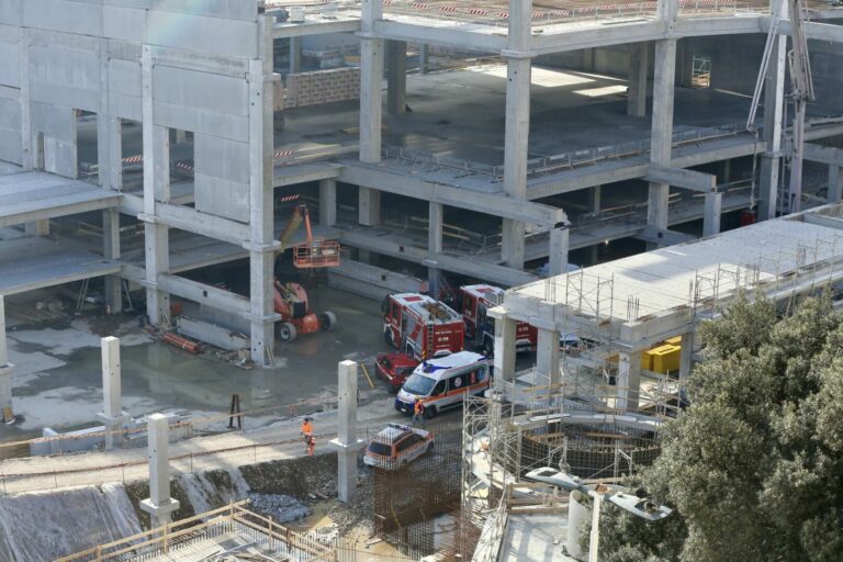 Crollo in cantiere supermercato a Firenze, sale a 4 il bilancio delle vittime