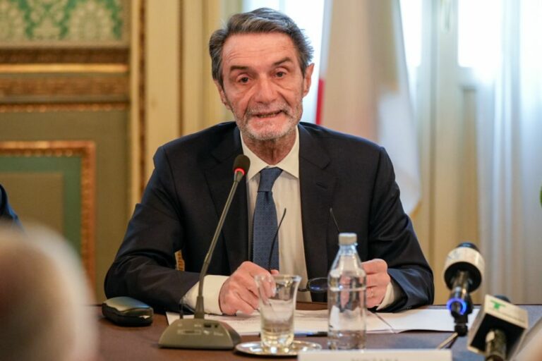 Smog, Fontana “Coinvolge tutta la Pianura Padana, si può fare di più”