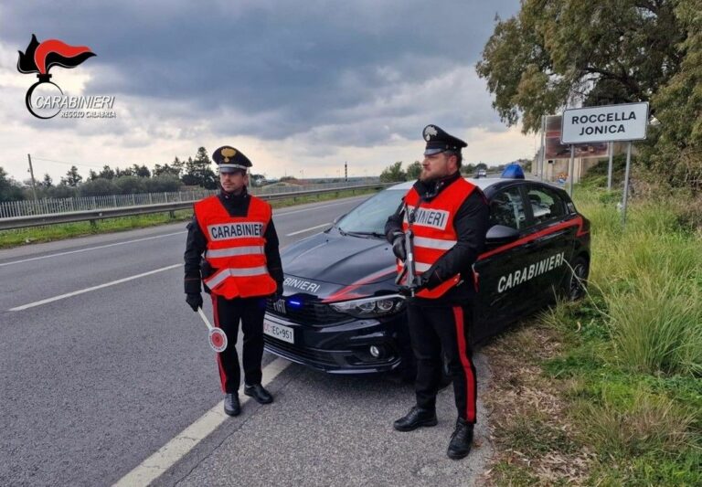 Scoperto nascondiglio di droga a Roccella Jonica, arrestato 61enne