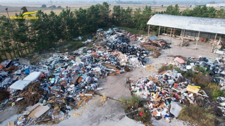 Scoperta nel pavese una discarica abusiva su un terreno confiscato