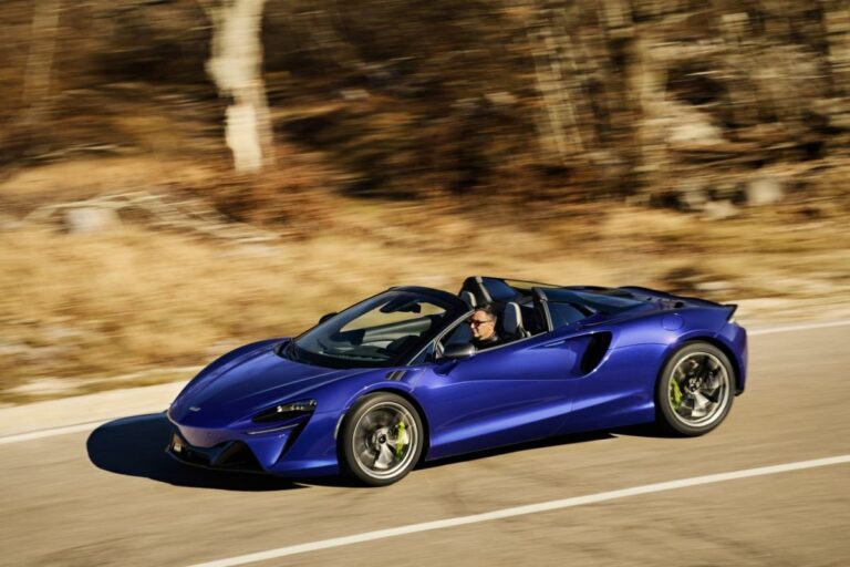 McLaren presenta la nuova Artura Spider