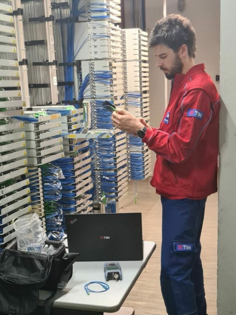 Tim, parte a Collinas il piano di cablaggio in fibra “Italia 1Giga”