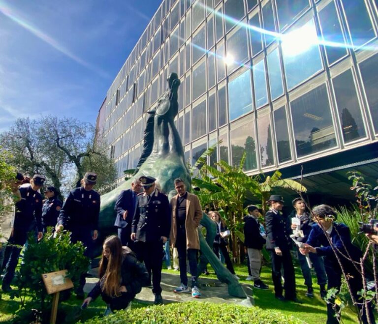 “Un albero per il futuro” nel giardino della Rai e nelle scuole d’Italia