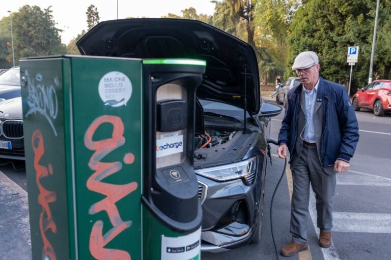 Arera, riparte la “sperimentazione Smart” con Gse sull’auto elettrica