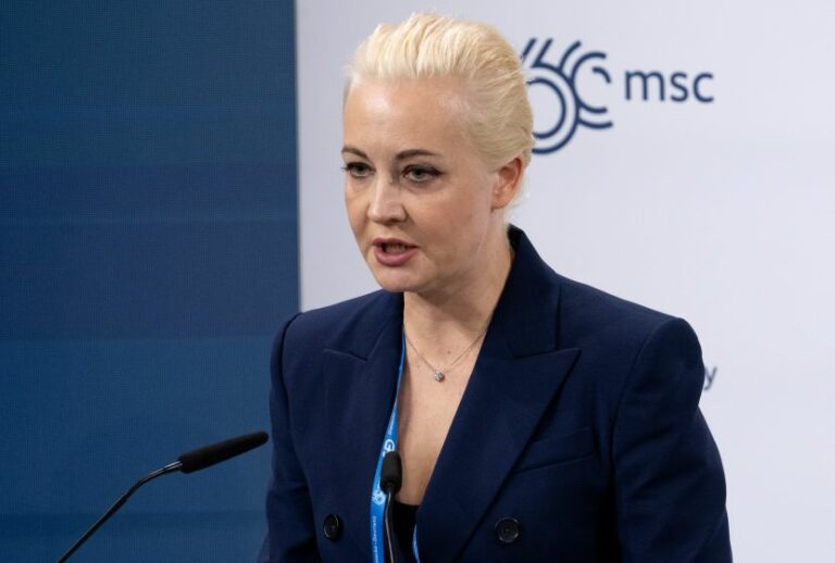 Navalnaya “Putin mostro sanguinario capo di una banda criminale”