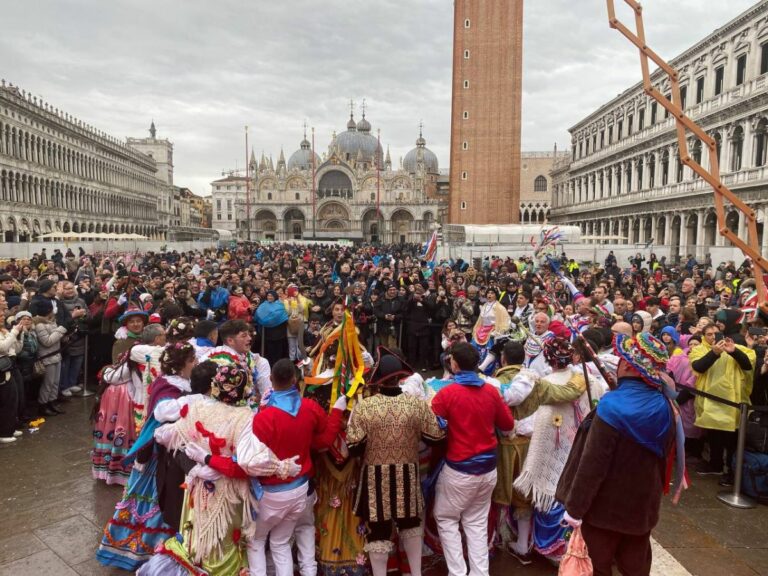 Carnevale, in piazza San Marco hanno sfilato le tradizioni