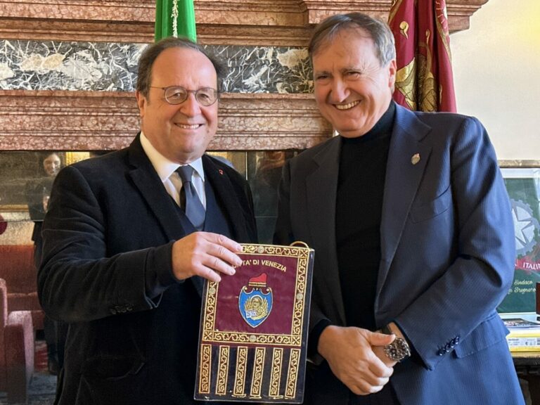 Sindaco Brugnaro riceve ex presidente francese Hollande