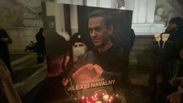 Fiaccolata per Aleksej Navalny in piazza del Campidoglio