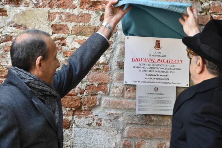 Un albero di ulivo e una targa per ricordare Giovanni Palatucci