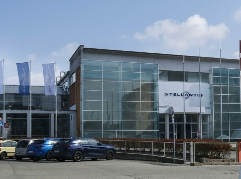 Stellantis, premio medio per dipendenti italiani pari a 2.112 euro