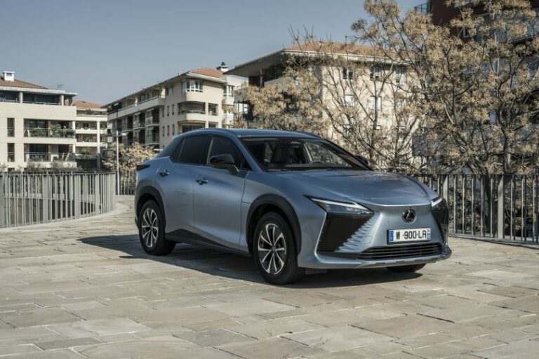 Lexus, nuova versione RZ a trazione anteriore
